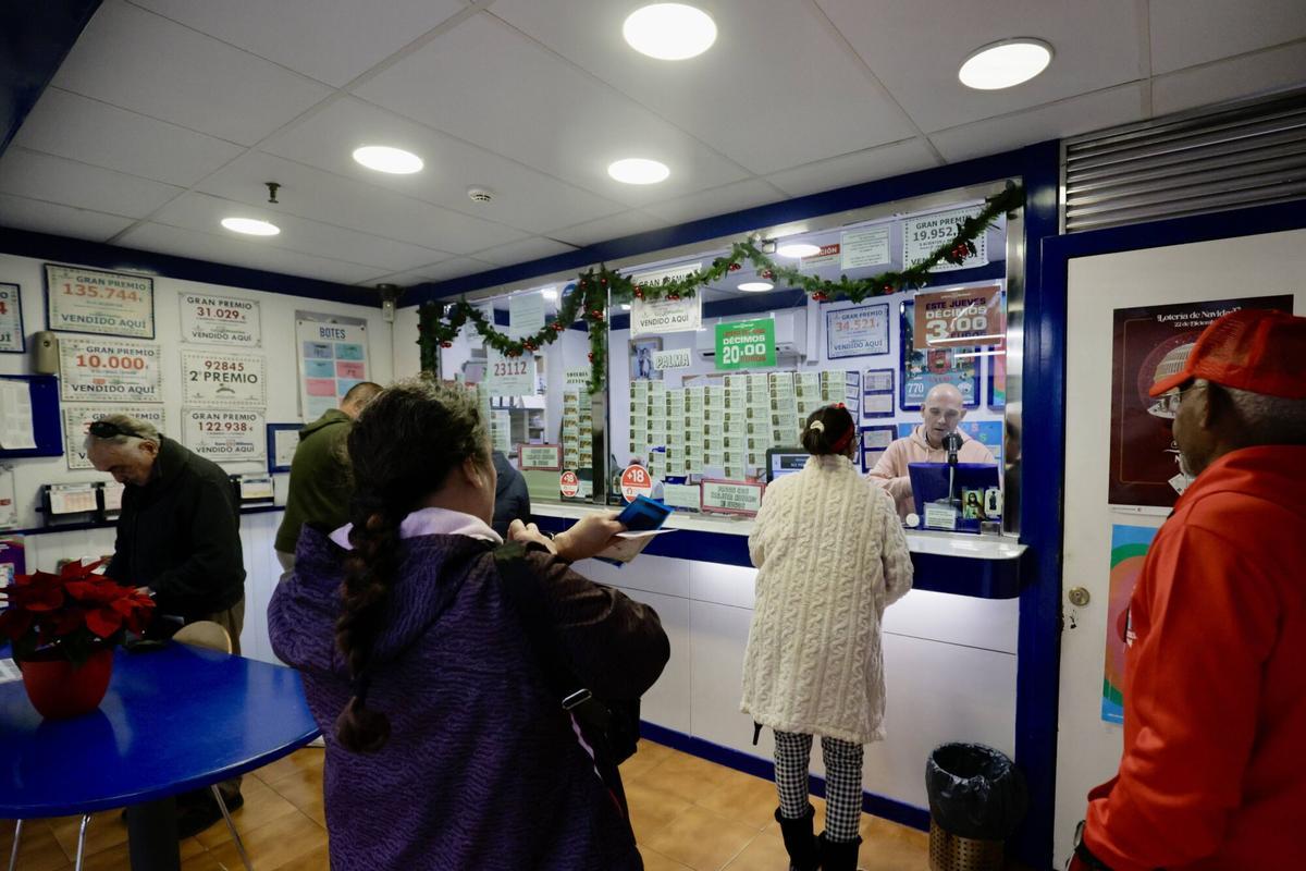 El 23112, quinto premio de la Lotería de Navidad, vendido en el Carrefour del Coll d'en Rabassa