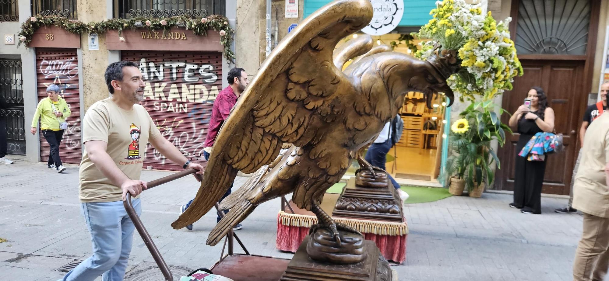 Así ha sido el traslado de las Rocas del Corpus a la Plaza de la Virgen