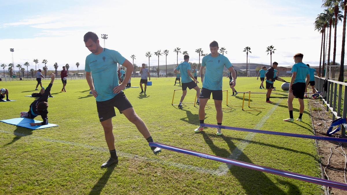 El Córdoba CF regresó a los entrenamientos este martes para preparar el encuentro del próximo sábado ante el Montijo, en El Arcángel.