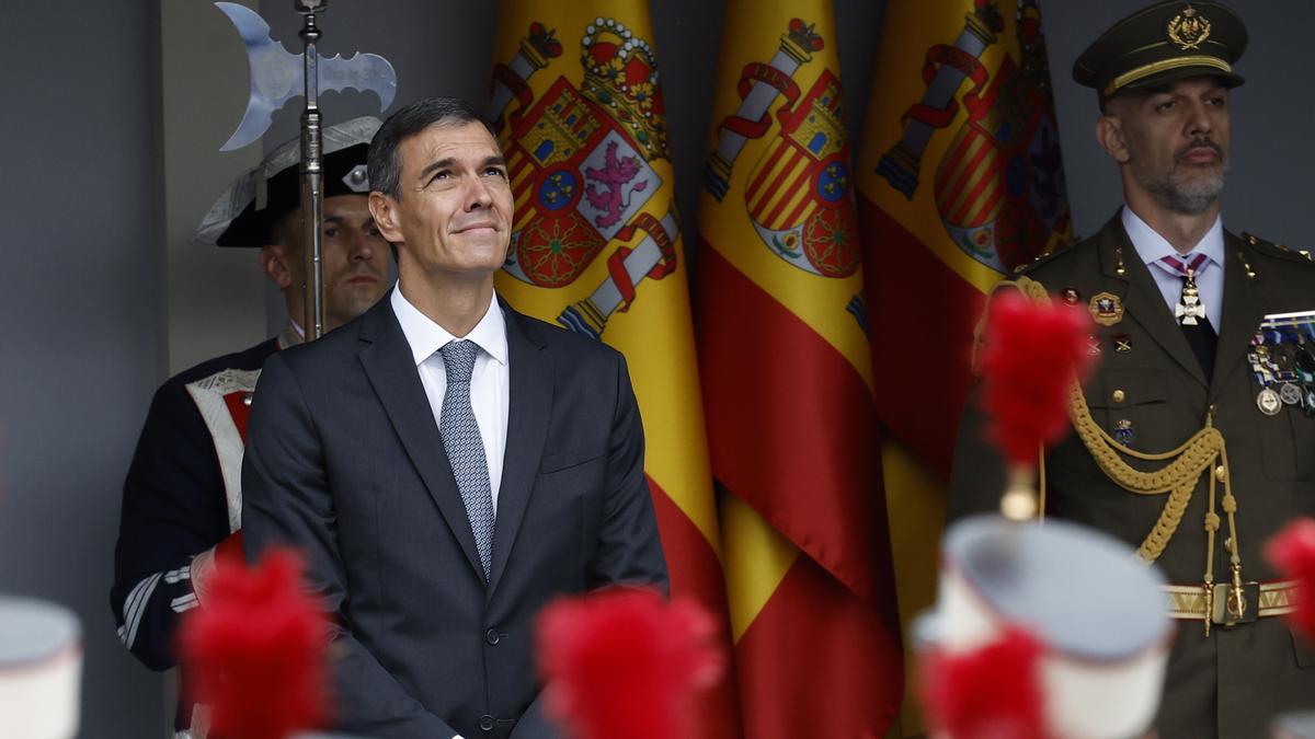 El rey Felipe y la princesa Leonor durante el desfile de las Fuerzas Armadas con motivo de la Fiesta Nacional