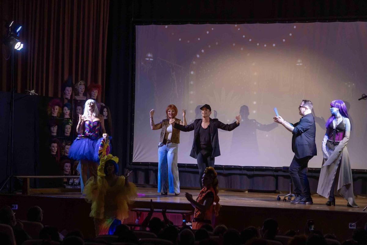 Elche rompe prejuicios: un FP de peluquería impulsa a un joven a cumplir su sueño drag a través de teatro Elche rompe prejuicios: un FP de peluquería impulsa a un joven a cumplir su sueño drag a través de teatro