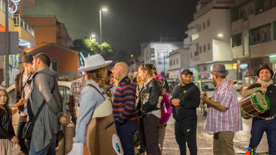 Esperando para degustar castañas en la fiesta del año pasado.