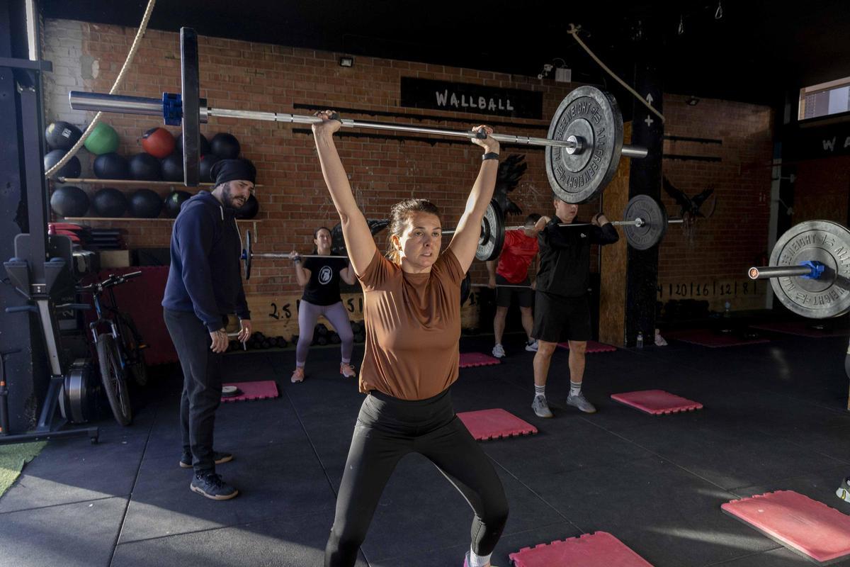 Entrenar, cuidarse y conocer gente: el fenómeno de los gimnasios en Alicante