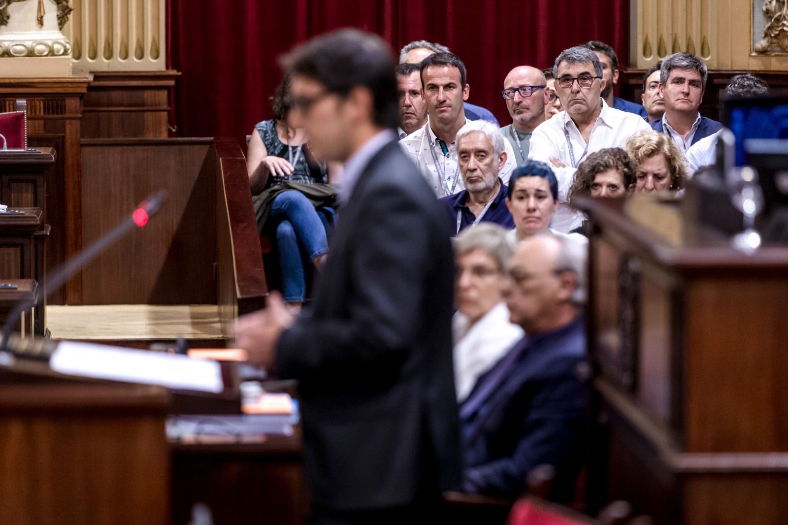 Debate de la Ley Turística en el Parlament