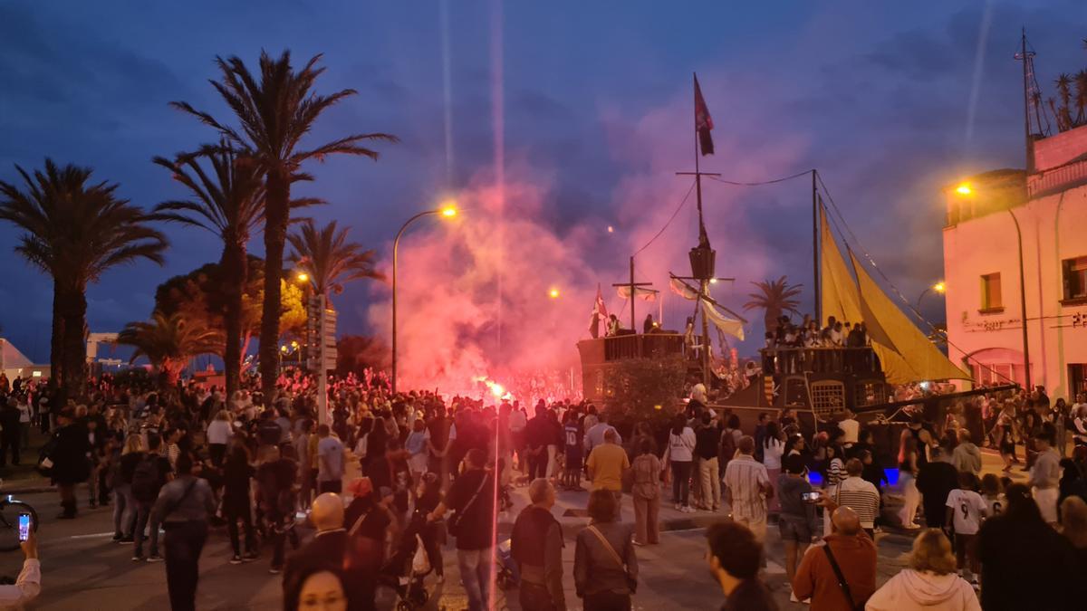 Una fotografia de l'edició de l'any anterior de la Fira Pirates i Corsaris a les Illes Medes de l'Estartit.