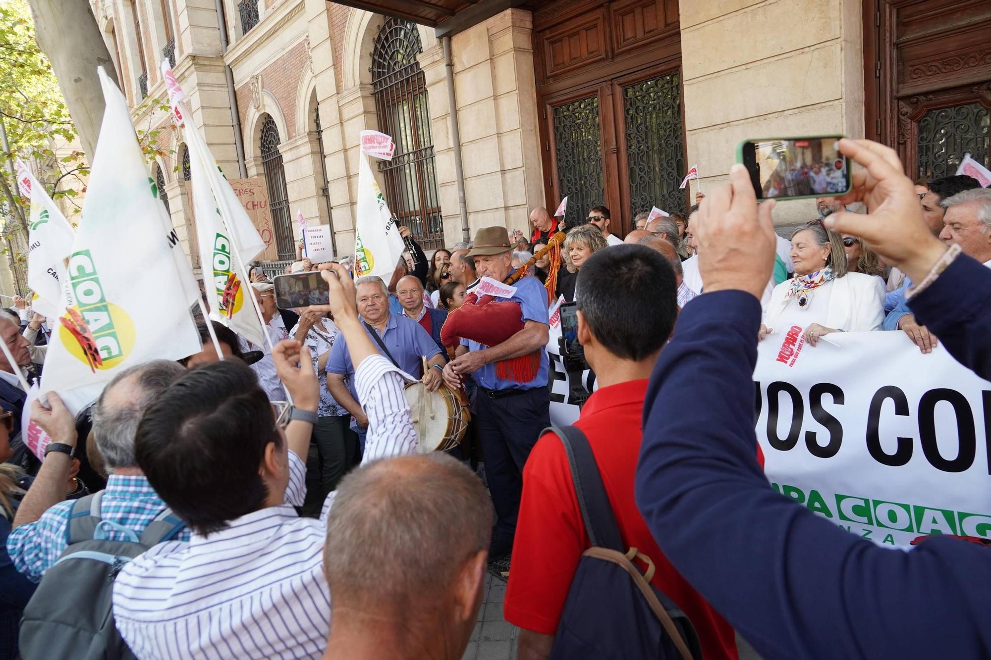 Manifestación por el AVE de Sanabria en Madrid: protesta por el tren a las puertas de Renfe