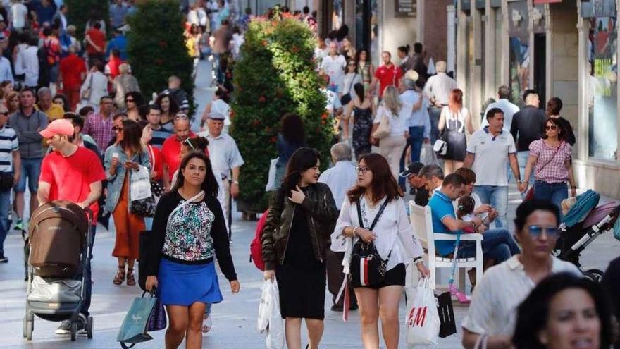 Imagen que presentaba ayer la calle Príncipe, una de las arterias comerciales de la ciudad. // José Lores