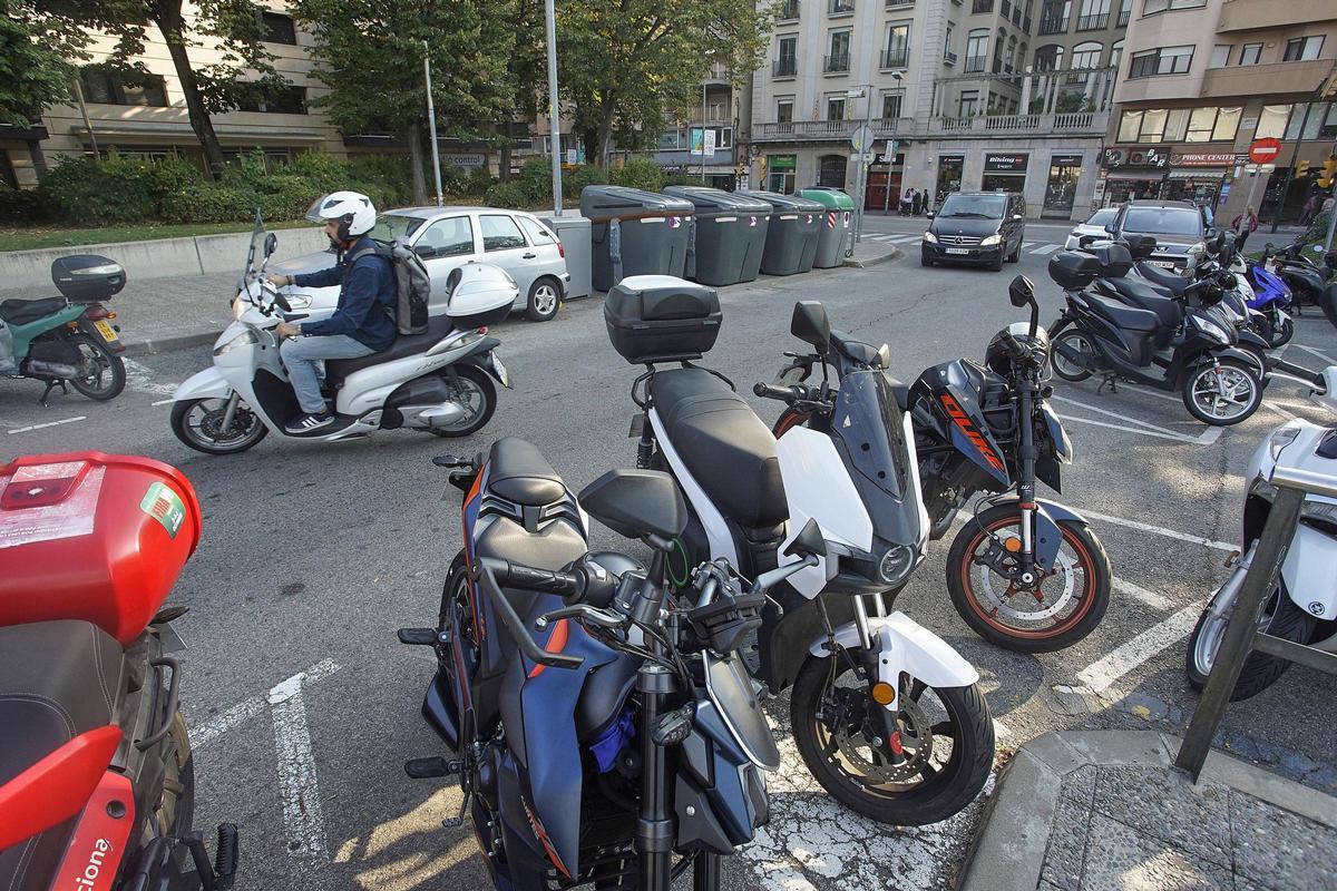 Amb les reformes es farà per a vianants l'actual carril de circulació per vehicles que transcorre en perpendicular a l'estació.