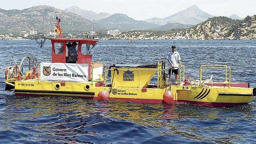 Este verano las embarcaciones de limpieza del litoral no han trabajado en la costa balear.