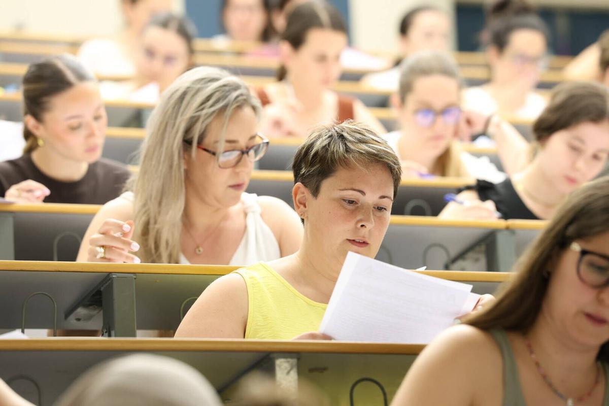 Más de 2.400 aspirantes a maestro se examinan en Córdoba