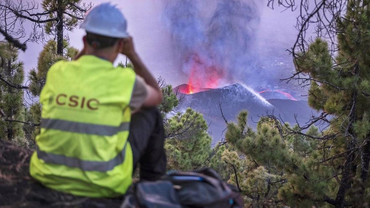 Nuevo golpe a La Palma tras caer la parte norte del volcán