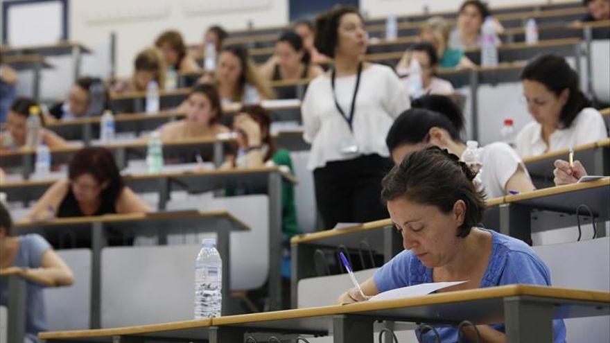 Aspirantes durante una oposición de la Junta.