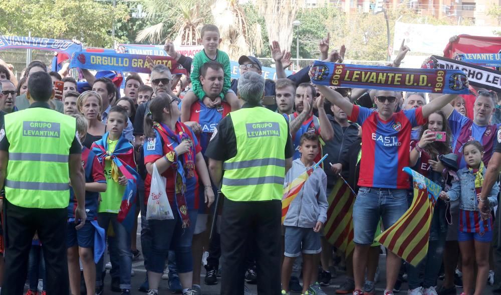 Así vive el Derbi la afición del Levante UD