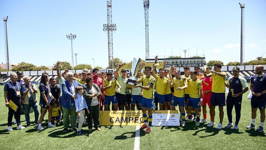 La Copa José Antonio Ruiz Caballero vuelve a ser de la UD Las Palmas
