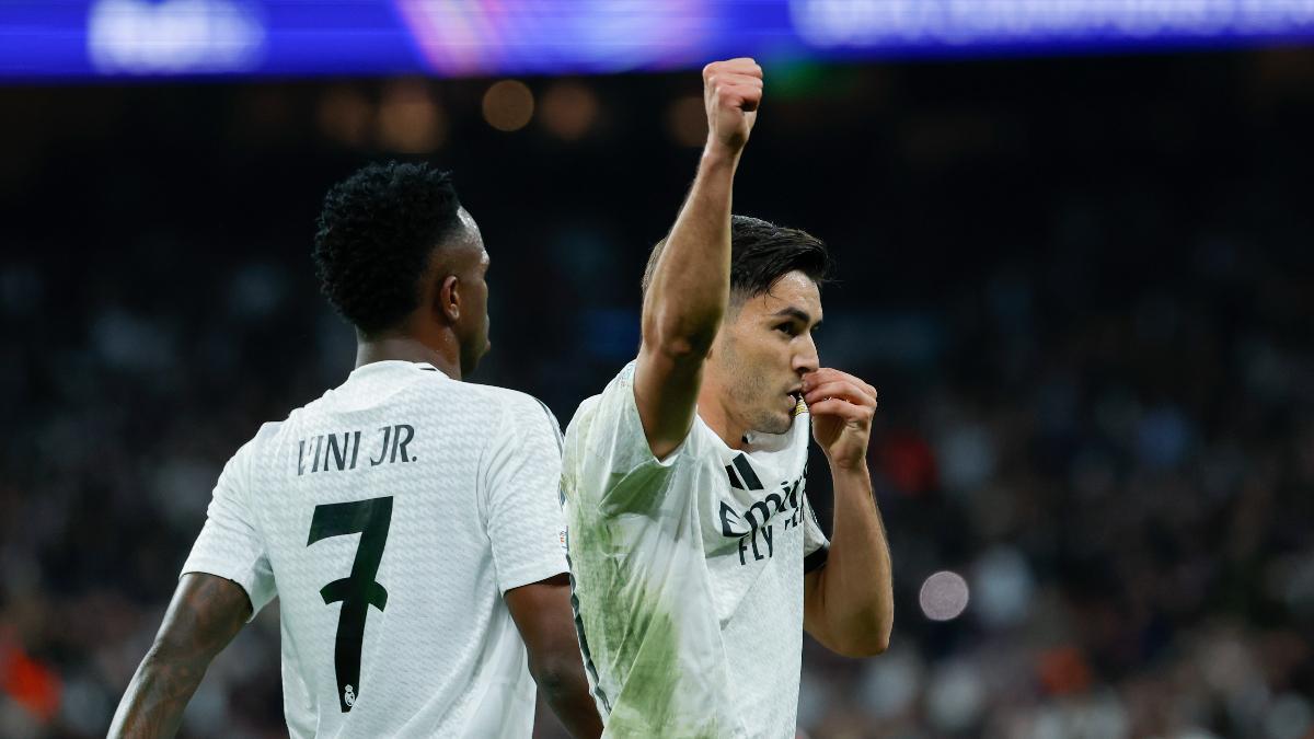 El centrocampista del Real Madrid, Brahim Díaz, tras conseguir el segundo gol del equipo madridista durante el encuentro correspondiente a la ida de los octavos de final de la Liga de Campeones que Real Madrid y Atlético de Madrid disputan hoy martes en el estadio Santiago Bernabéu, en Madrid. EFE / Juanjo Martín.