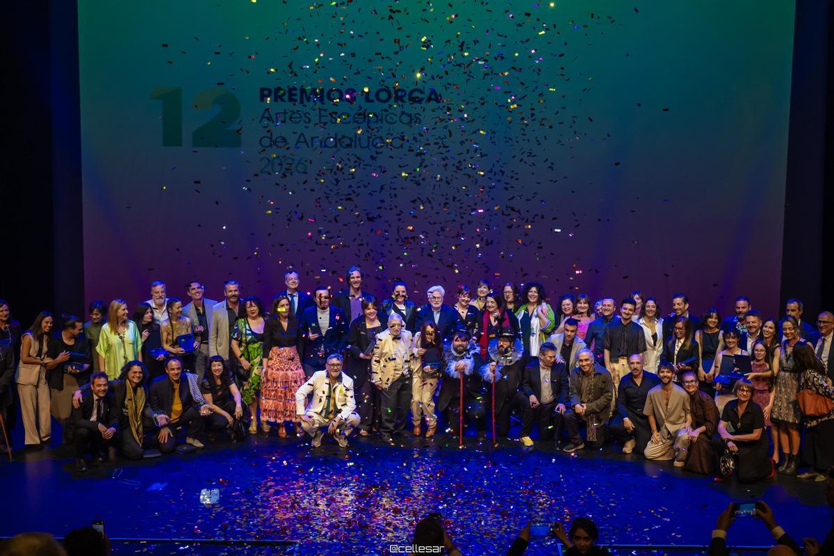 Foto de familia de los premiados y organizadores de los Premios Lorca 2026.