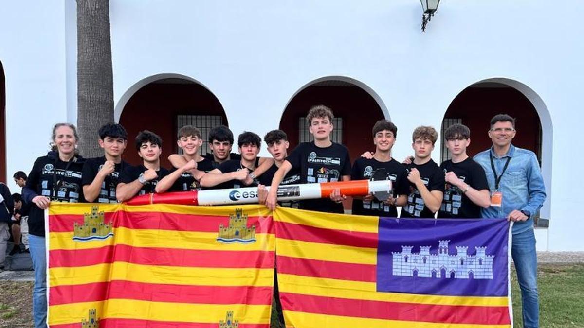 El equipo del IES Balàfia que ha obtenido el premio