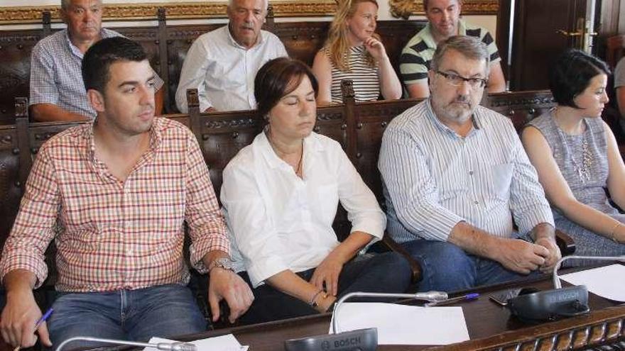 Bancada del grupo de gobierno en el pleno municipal. //Santos Álvarez