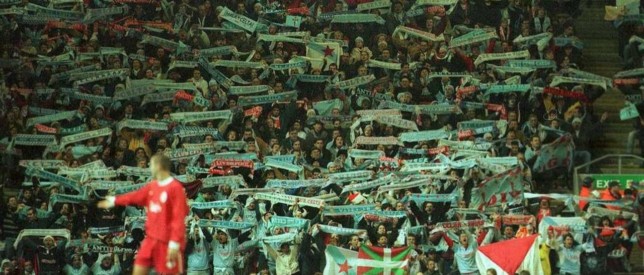 Aspecto de la grada en la que estaban los aficionados del Celta en Anfield. // Cameselle