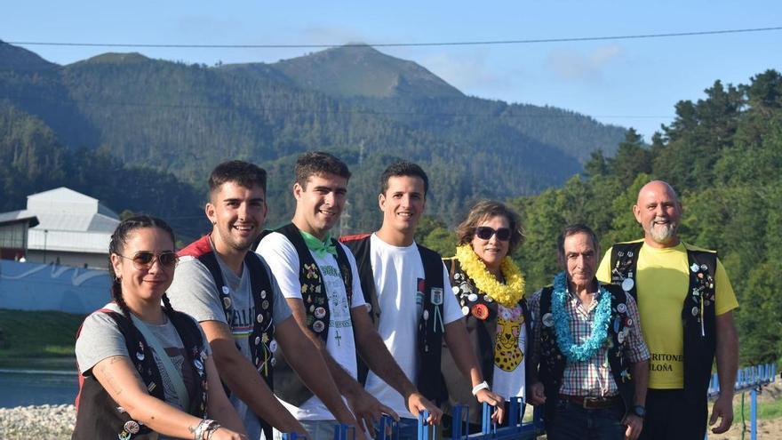 Cuatro concejos hermanados y un río en común: la historia de las seis peñas que guardan una tradición de Les Piragües que "va al alza"