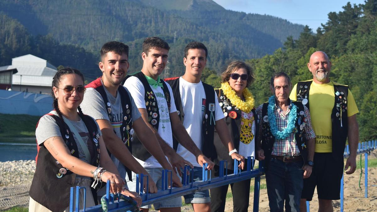 Cuatro concejos hermanados y un río en común: la historia de las seis peñas que guardan una tradición de Les Piragües que "va al alza"
