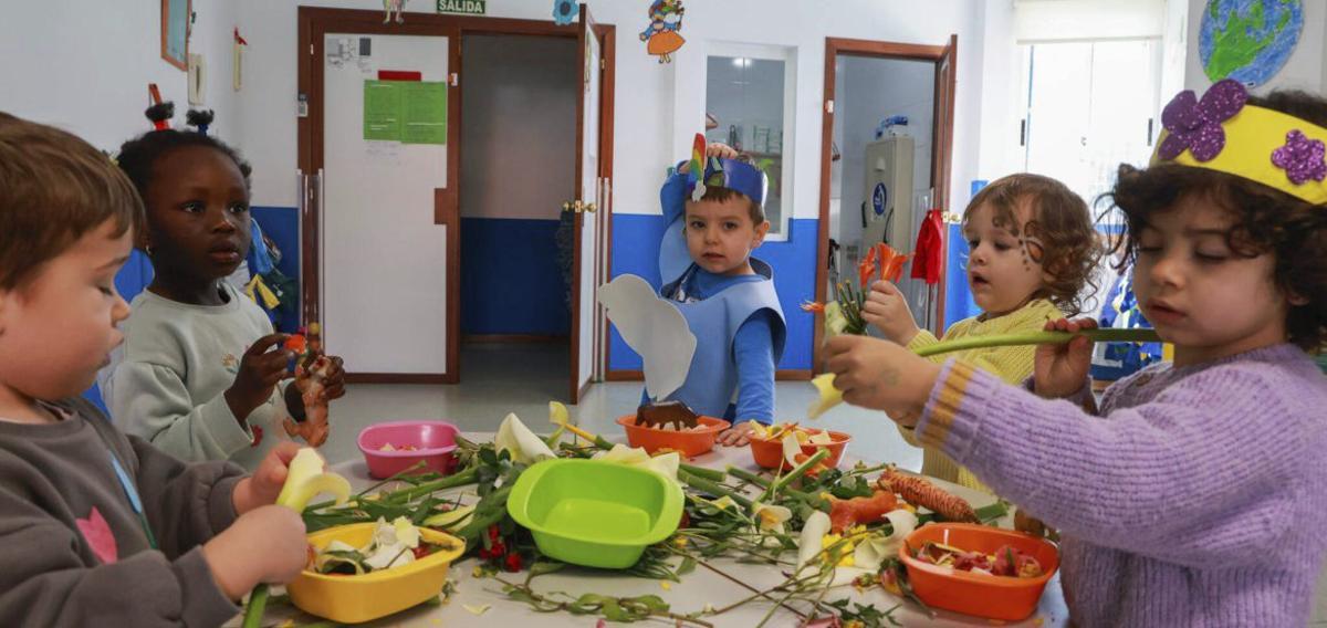 La creatividad da la bienvenida a la primavera en la guardería municipal | IÑAKI ABELLA