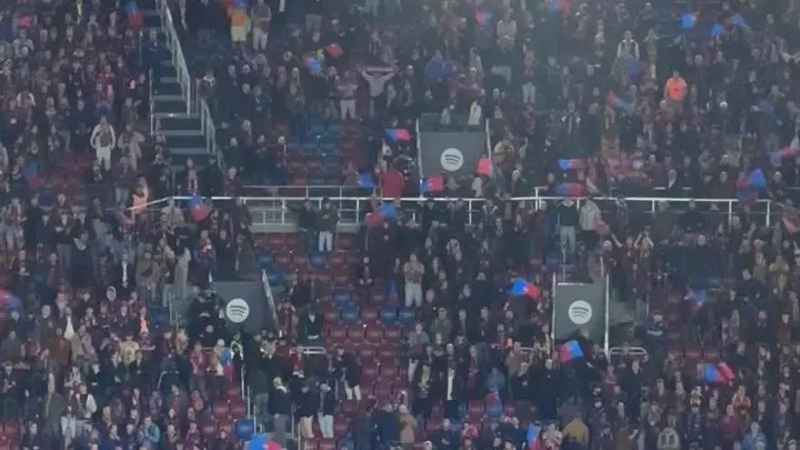 ¡El Barça recibe aplausos de la afición tras el gran esfuerzo demostrado!