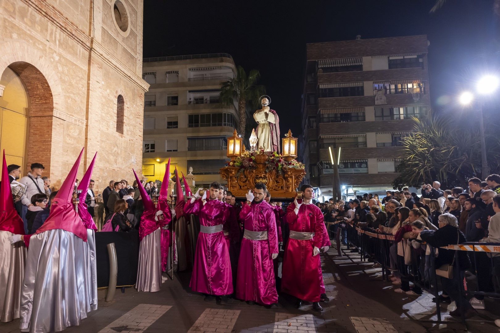 Aquí las imágenes de la Procesión de Lunes Santo en Torrevieja