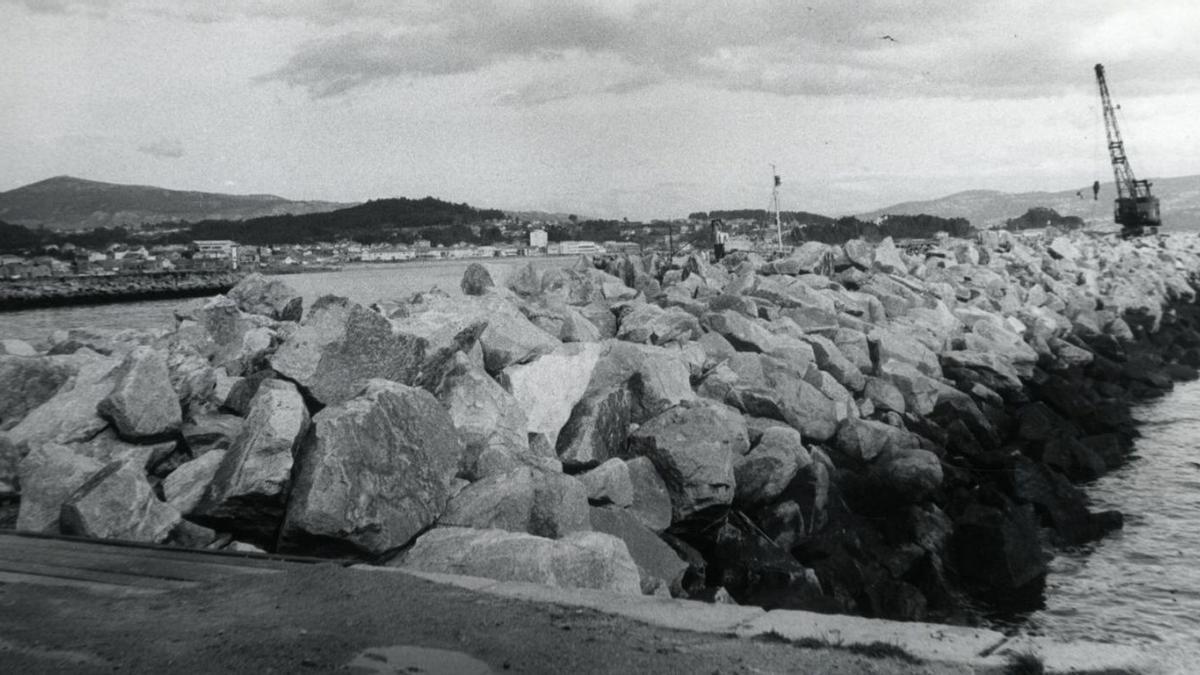 Cangas 1972.Construción do dique de abrigo.   | // AUTORIDAD PORTUARIA DE VIGO