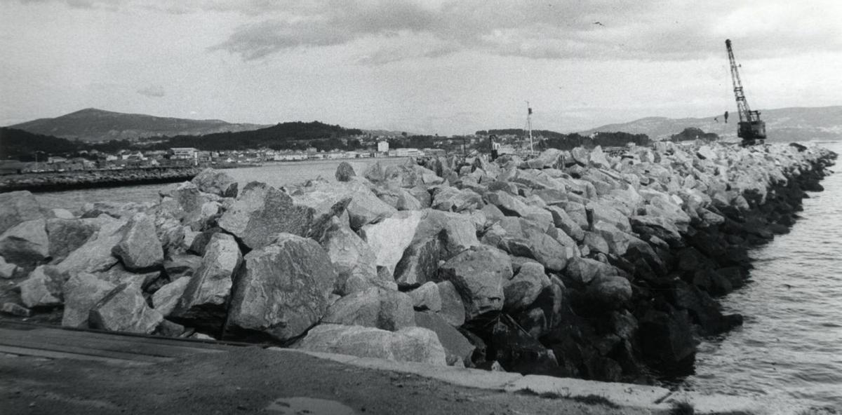 Cangas 1972.Construción do dique de abrigo.   | // AUTORIDAD PORTUARIA DE VIGO