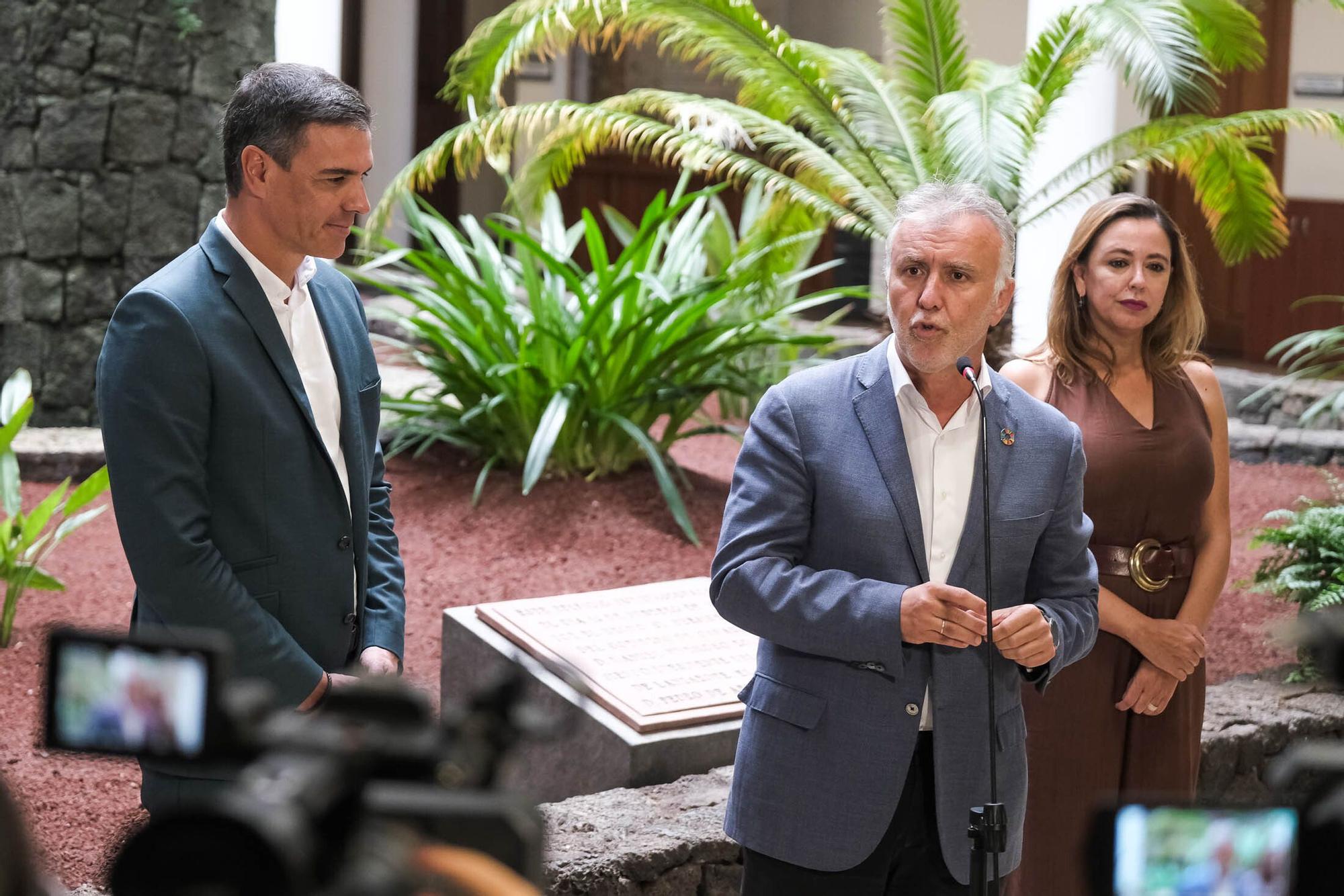 Encuentro entre Pedro Sánchez y Ángel Víctor Torres en el Cabildo de Lanzarote