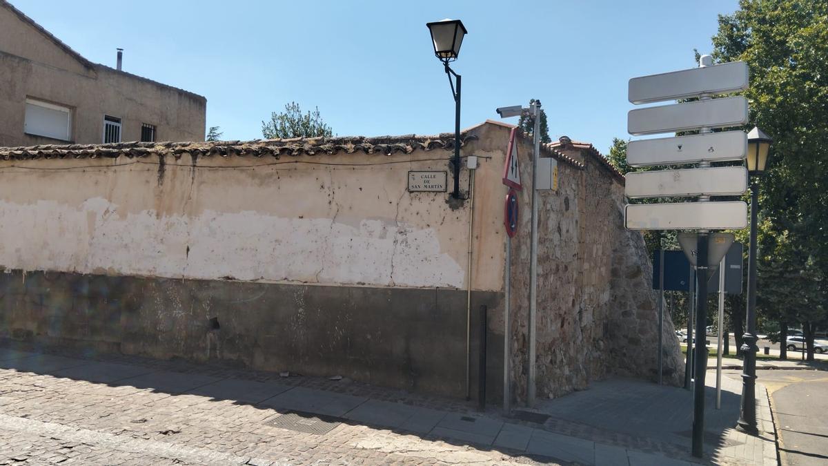 Cámara a la entrada al Casco Antiguo por San Martín que apunta a un tejado