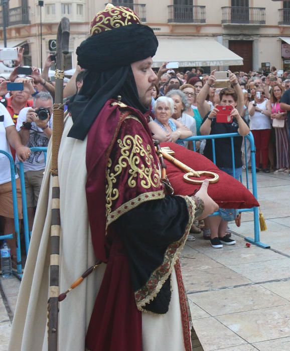 La cabalgata histórica ha puesto fin a la semana grande de la ciudad con la recreación de la toma de Málaga por los Reyes Católicos en 1487, un acontecimiento que motiva los festejos de agosto