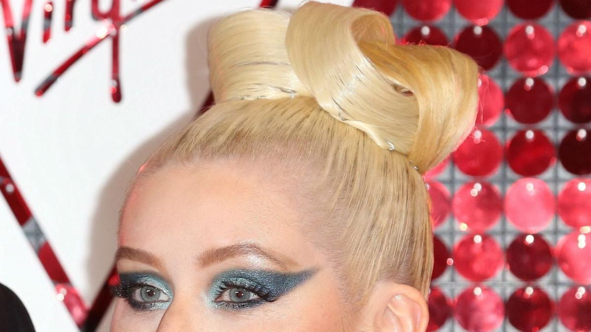 Christina Aguilera también se rinde al maquillaje fantasía del momento