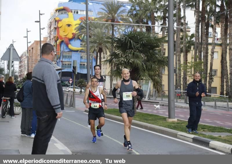 Atletas en el IX Marató BP de Castellón