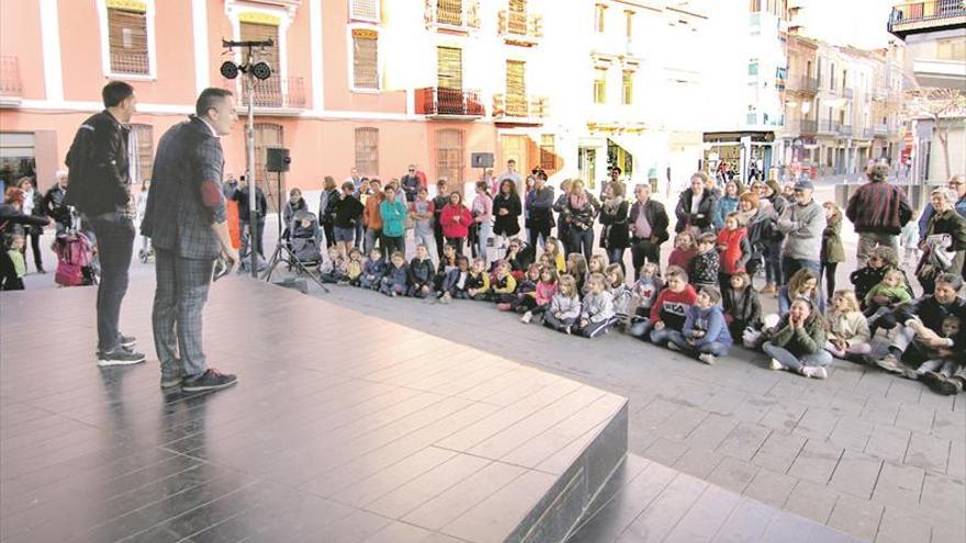 El ilusionismo asombra en la calle en Vila-real con el festival ‘Màgia x ací’