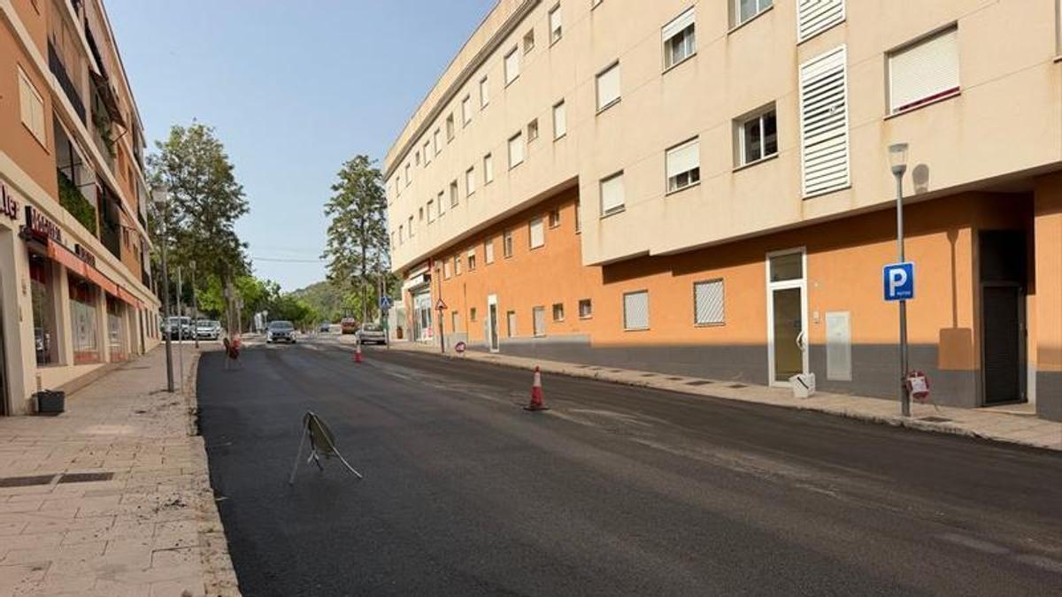 Carrer Mestre Tomeu Esteva de Andratx, asfaltado durante estos días