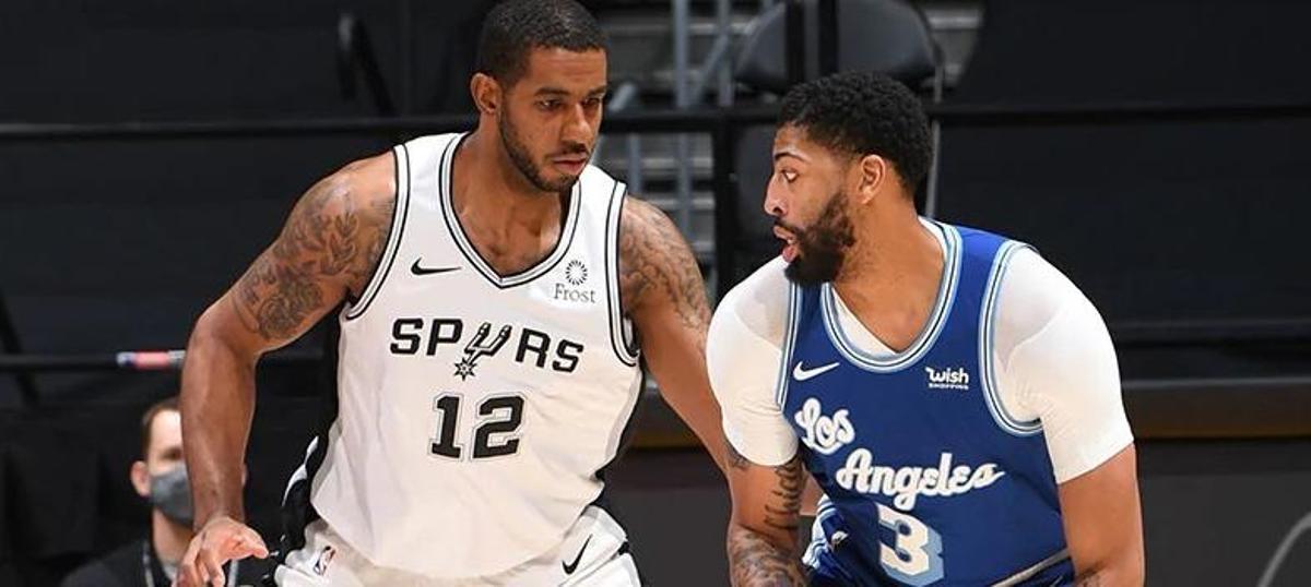 Una acción del duelo entre Lakers y Spurs.