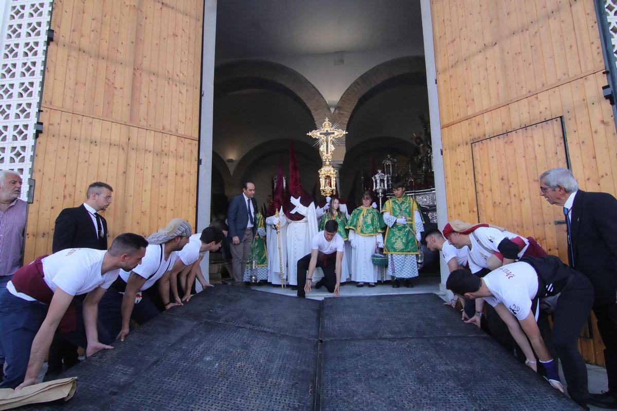 La Hermandad de la Vera Cruz en la tarde del Lunes Santo La Hermandad de la Vera Cruz en la tarde del Lunes Santo