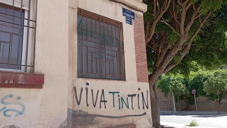 La pintada que jalea a Tintín cerca de Segalerva