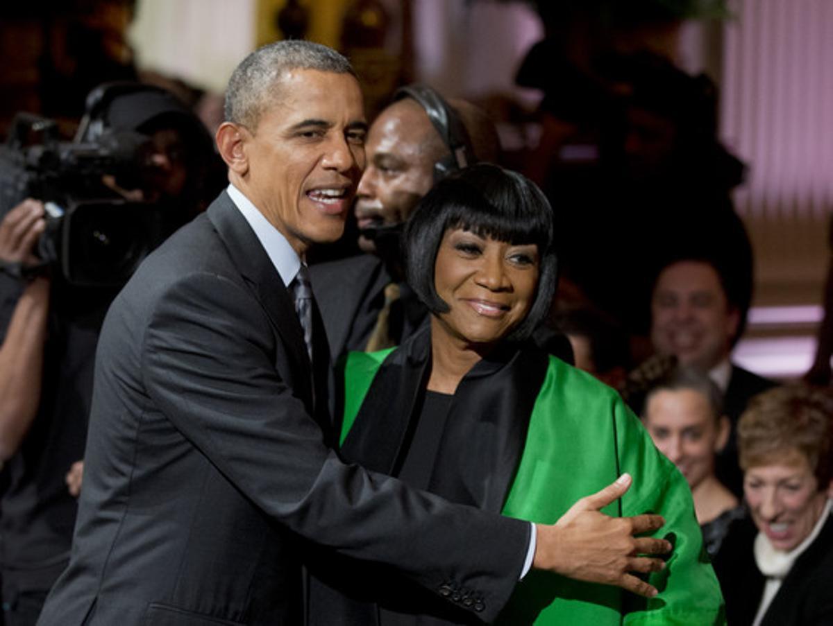 Barack Obama, amb Patti LaBelle, que va interpretar ’Over the rainbow’, en el concert d’ahir a la nit a la Casa Blanca. Barack Obama, amb Patti LaBelle, que va interpretar ’Over the rainbow’, en el concert d’ahir a la nit a la Casa Blanca.