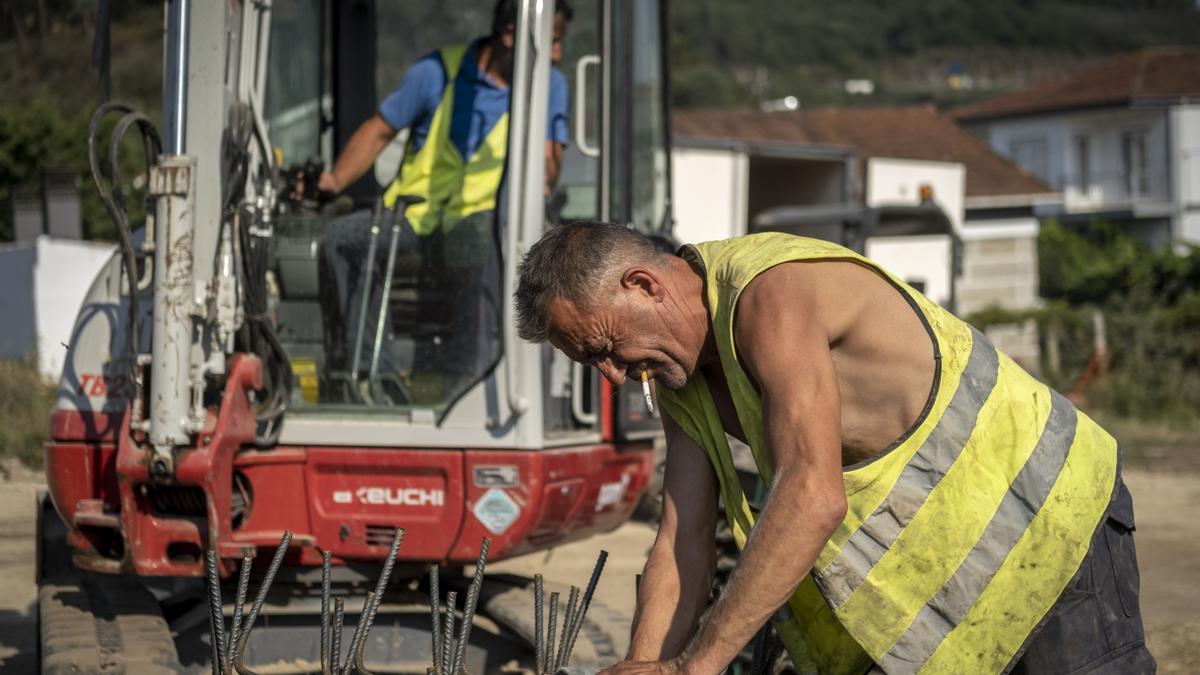 Un trabajador de la construcción, en Ourense.