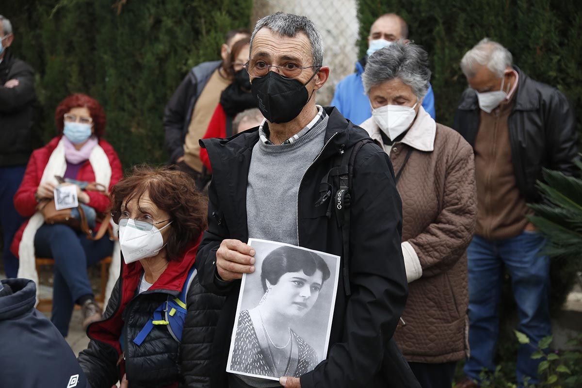 Velas en el cementerio de la Salud por las victimas del franquismo en Córdoba