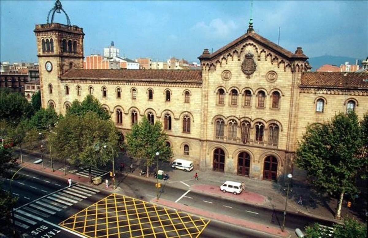 dcaminal2007520 26 06 2004   universitat central de barcelona   fachada de l160923141808