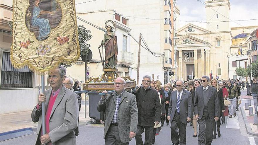 Los músicos salen a la calle para festejar Santa Cecília