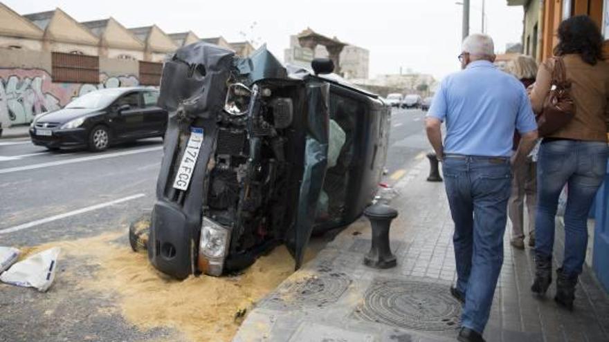 Un motorista herido al chocar con el guardarraíl