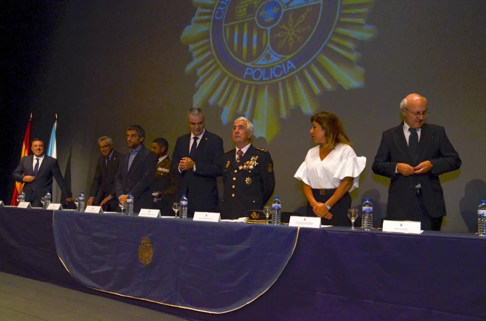 El acto institucional, en el Teatro Colón, ha sido presidido por el Delegado del Gobierno en Galicia.