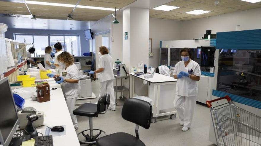 Laboratorio biomédico del Hospital Meixoeiro de Vigo. |  // ALBA VILLAR