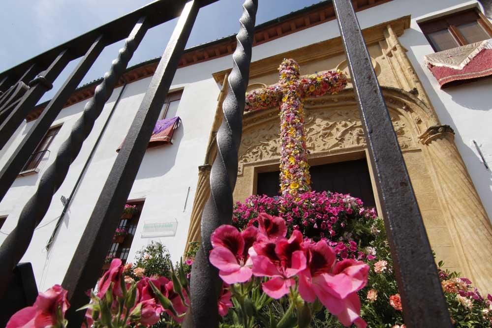 La Cruces abren el Mayo festivo