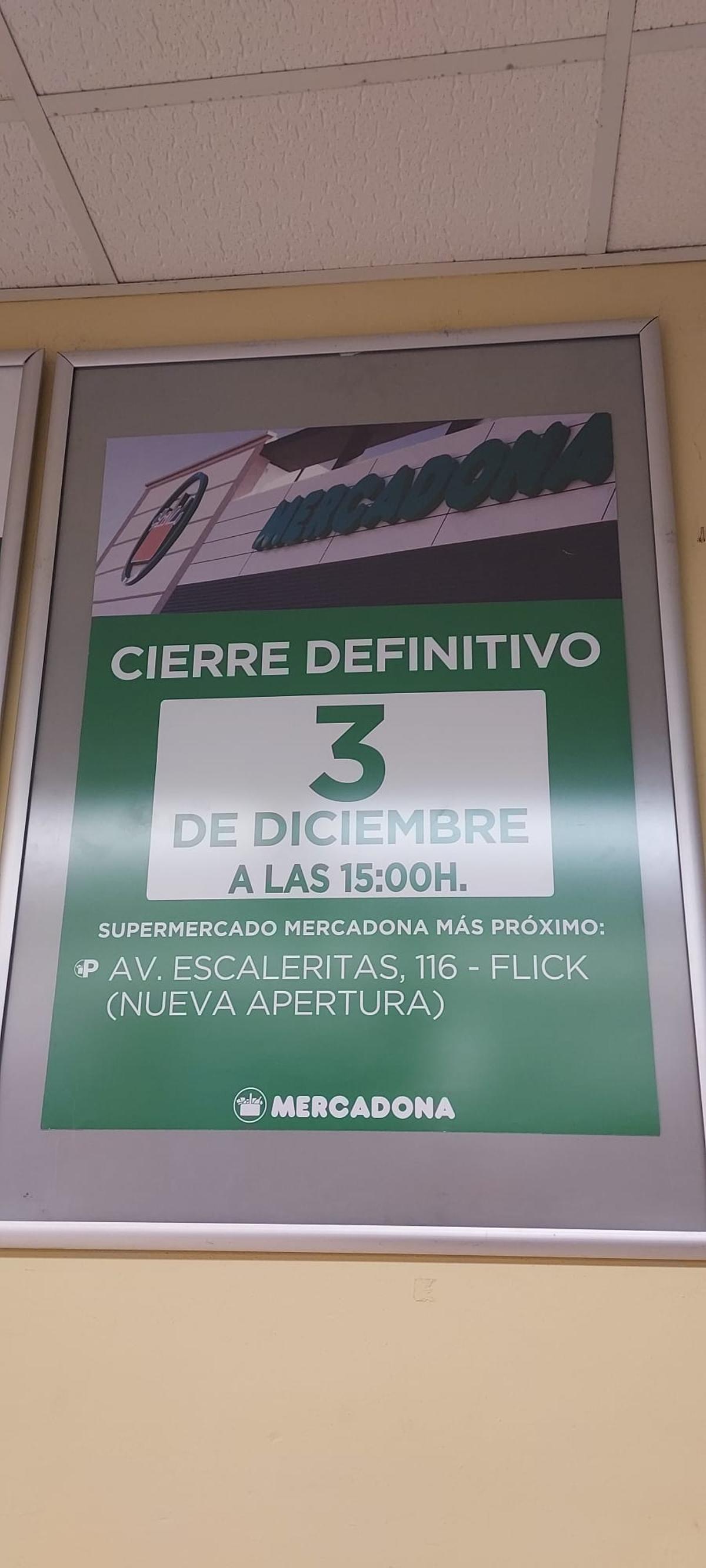 Cartel que anuncia el cierre y mudanza